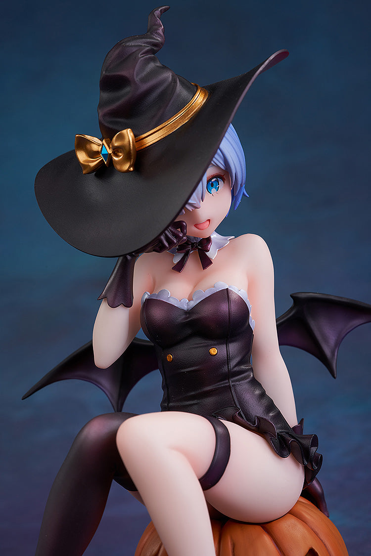 Kadokawa Scale Figure: Re Zero Starting Life In Another World - Rem Phantom Night Wizard Escala 1/7