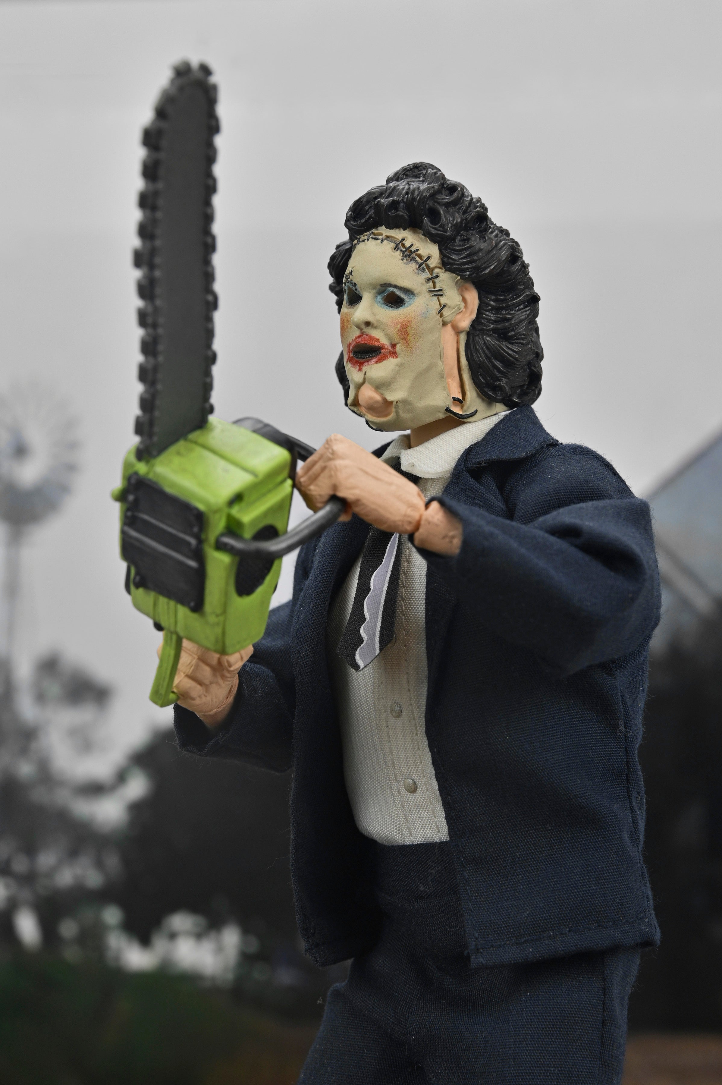 NECA Figura de Accion Vestida: La masacre de Texas 50 Aniversario - Leatherface con Mascara de Mujer 8 Pulgadas