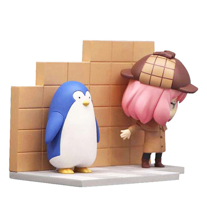 Furyu Figures Hold: Spy X Family - Anya Y Sr Pinguino