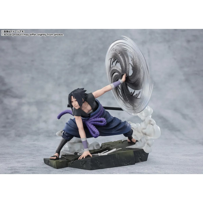 Bandai Tamashii Nations Figuarts ZERO: Naruto Shippuden - Sasuke Uchiha La luz y la oscuridad del Mangekyo Sharingan Extra Battle Estatua