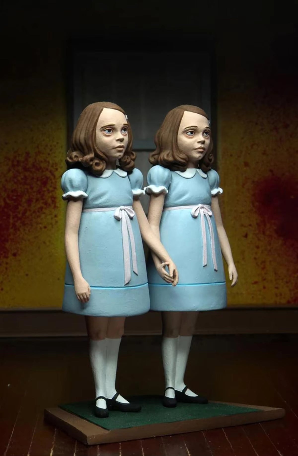 NECA Toony Terrors: The Shining - Las Gemelas Grady 6 Pulgadas