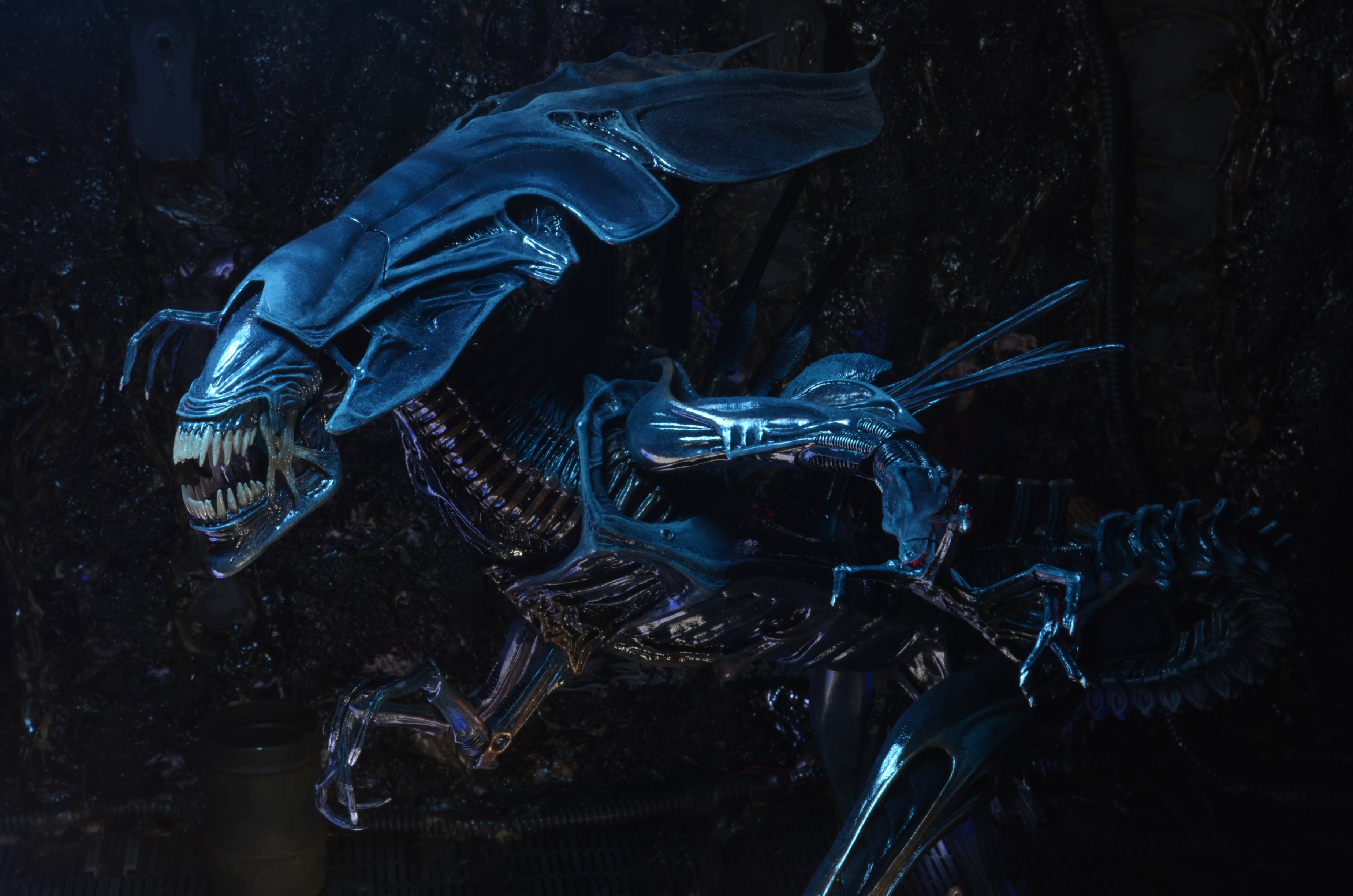 NECA Figura de Accion Ultra Deluxe Boxed: Aliens - Reina Alien 15 Pulgadas