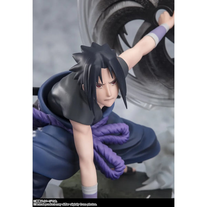 Bandai Tamashii Nations Figuarts ZERO: Naruto Shippuden - Sasuke Uchiha La luz y la oscuridad del Mangekyo Sharingan Extra Battle Estatua