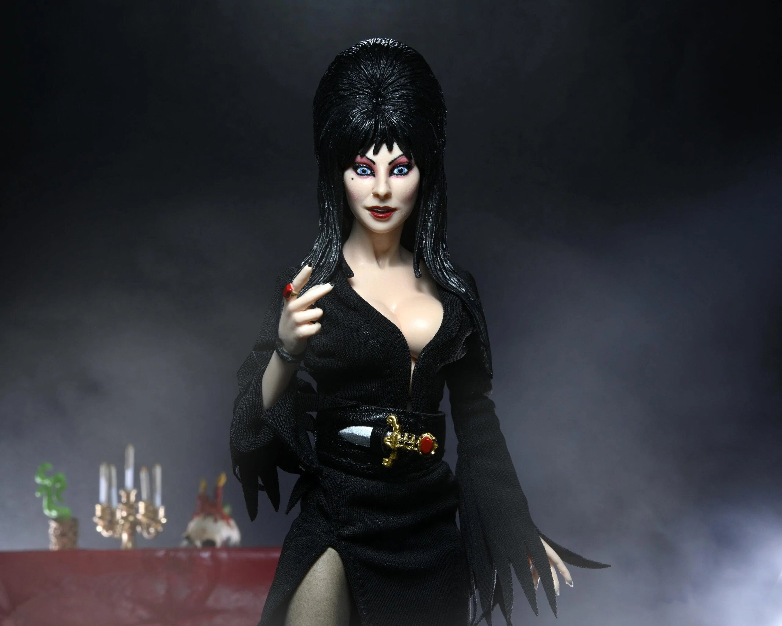 NECA Figura de Accion Vestida: Elvira La Dama De La Oscuridad - Elvira 8 Pulgadas