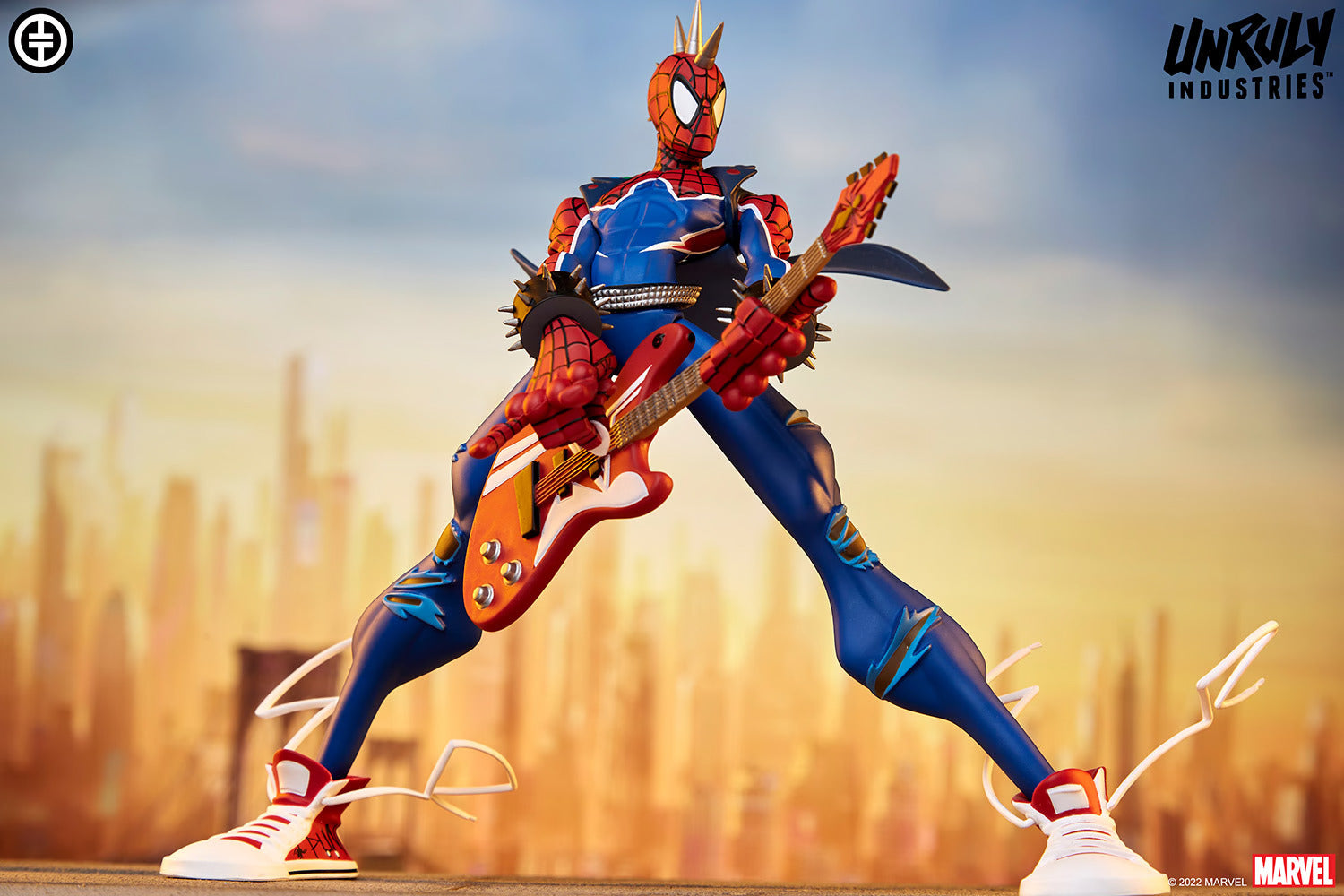 Unruly Industries Designer Collectible : Marvel Spiderman - Spider Punk Estatua