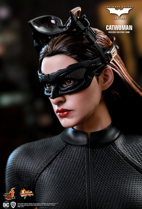 Hot Toys Movie Masterpiece Series: DC The Dark Knight Trilogy - Catwoman Escala 1/6