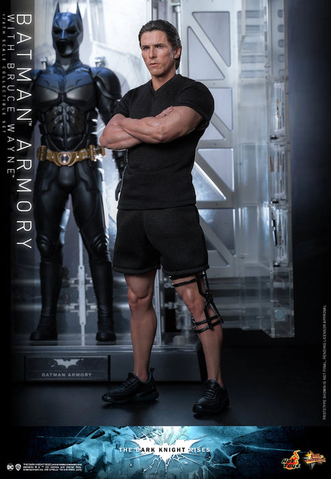 Hot Toys Movie Masterpiece Series: DC Batman The Dark Knight Rises - Set Bruce Wayne Con Armeria De Batman Escala 1/6